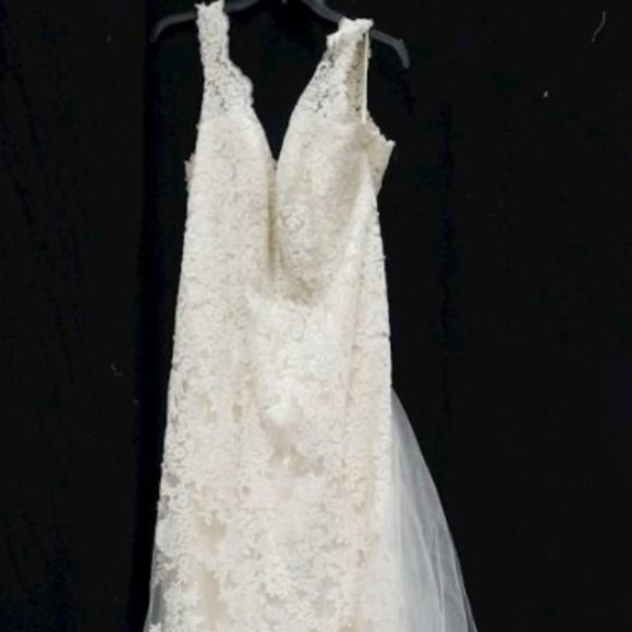 Ivory & Light Gold Dennis Basso Gown Designed for Kleinfeld - Picture 6 of 17